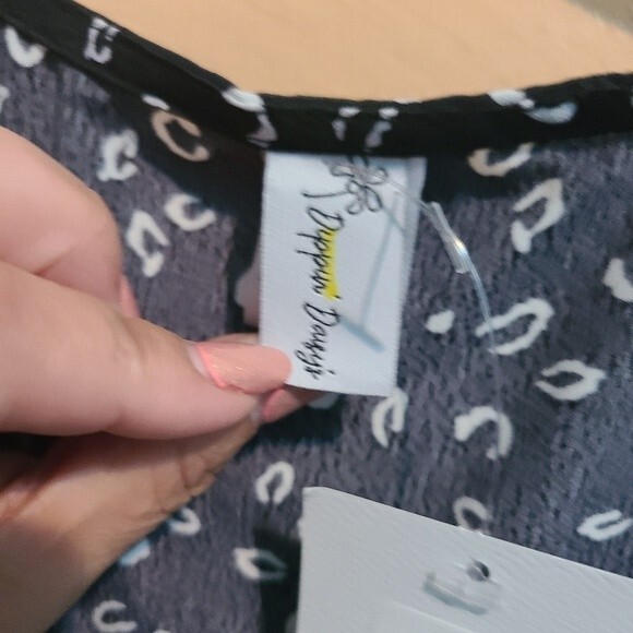 Dippin' Daisys Black / White Leopard Swim Top medium - Picture 5 of 9